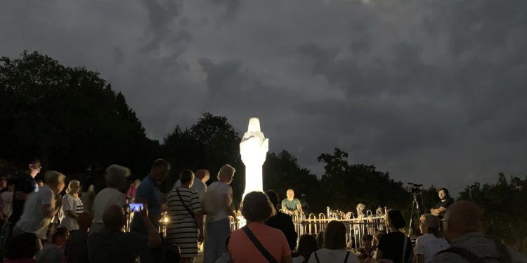 Drugi dan čudesne devetnice i ukazanja u Međugorju: ‘Gospa je molila nad nama’