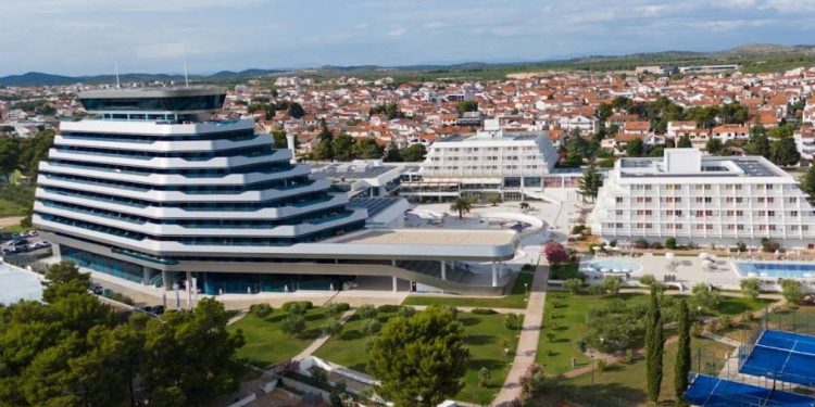 Drvenim štapom pretukao susjeda u Vodicama