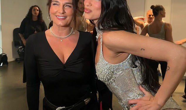 Dua Lipa odaje slatku počast majci Anesa Lipa na svom 52. rođendanu dok dijeli simpatične snimke