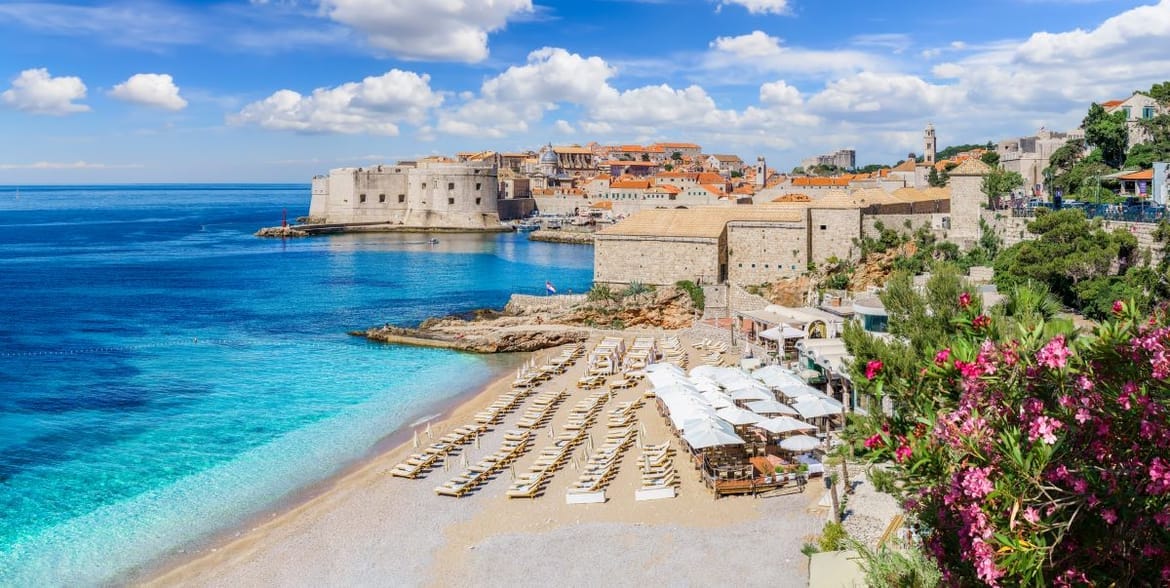 Belgijanac koji godinama samoinicijalno bira "naj destinacije" prodao priču i o najljepšim plažama - Jedna od njih je i naša