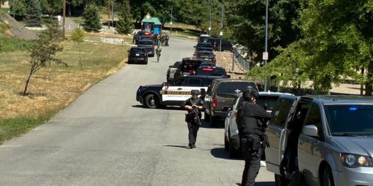 Dva američka vatrogasaca ubijena u snajperskoj zasjedi – RT World News