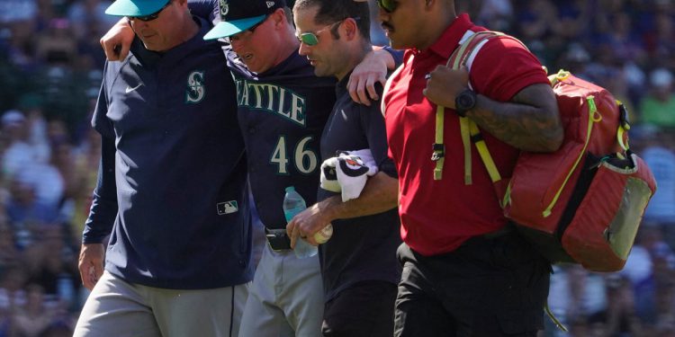 Dva igrača bejzbola razboljela su se u vrućini dok se vremenske prilike pojačavaju u SAD -u