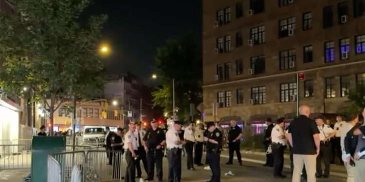 Dva pucanja u blizini povijesnog Stonewall Inn -a nakon New York Pride March