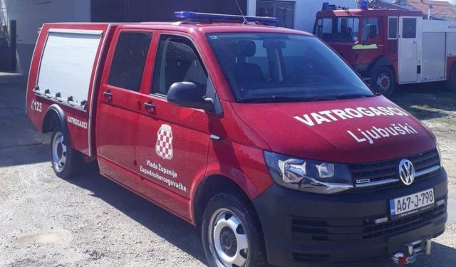 Dvije intervencije vatrogasaca u Ljubuškom: Požar i uklanjanje zmije iz stambenog objekta