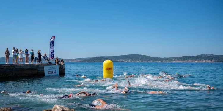 Dvije žene prvi put slavile u Zadarskoj open water ligi