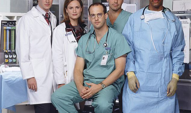 ER zvijezda koja je napustila predstavu na vrhuncu svoje slave, a kasnije se povukla iz glume vidi se u rijetkoj SNAP -u