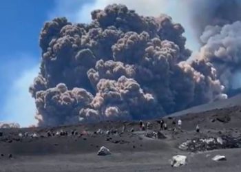 ETNA ERUMPIRALA Turisti bježe glavom bez obzira, magma probija na površinu