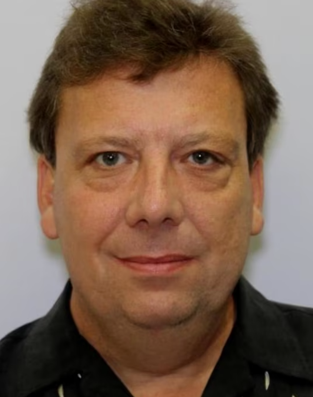 Edward Stephen Koza pronađen je vezano za ustima zalijepljena unutar njegovog kamiona koji je zapaljen