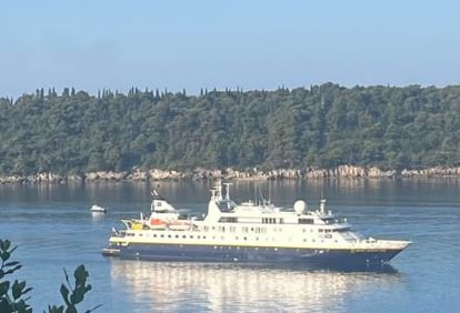 Ekspedicijski brod National Geographica stigao ispred Lokruma