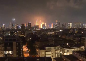 Eksplozije BOOM u Tel Avivu kao novi val raketa lansiran iz Irana | Vijesti