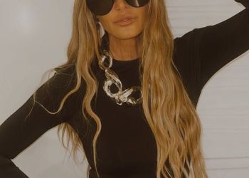 Elle Macpherson (61) otkriva svoj vrlo vitak okvir i vitko lice dok pohađa događaj Cannes Lions