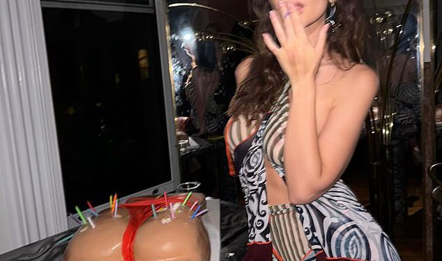 Emily Ratajkowski udaljava noć i uručena joj je drhtavi kolač za svoj 34. rođendan – kao gost Ariste Irina Shayk tetovaže ime na prsima u Wild Bash -u