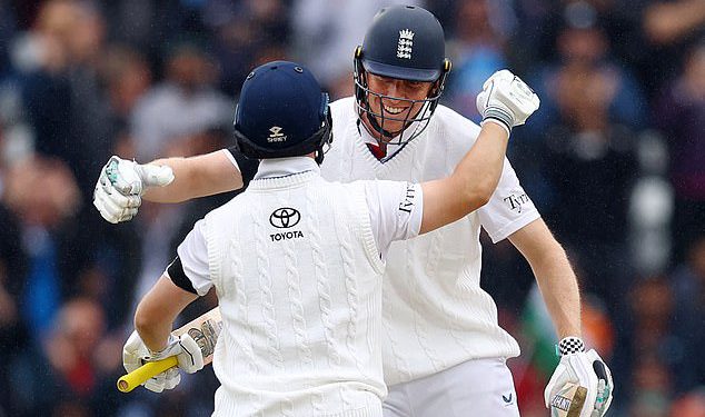 Engleska potjera svoj drugi najviši ikad u uzbudljivoj pobjedi prvog testa protiv Indije za boku Bena Stokesa