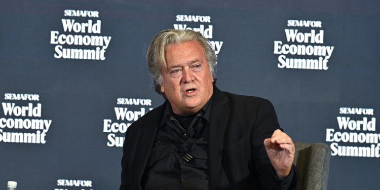 Ex-Trump savjetnik poziva na oduzimanje putovnice američkog senatora-RT World News