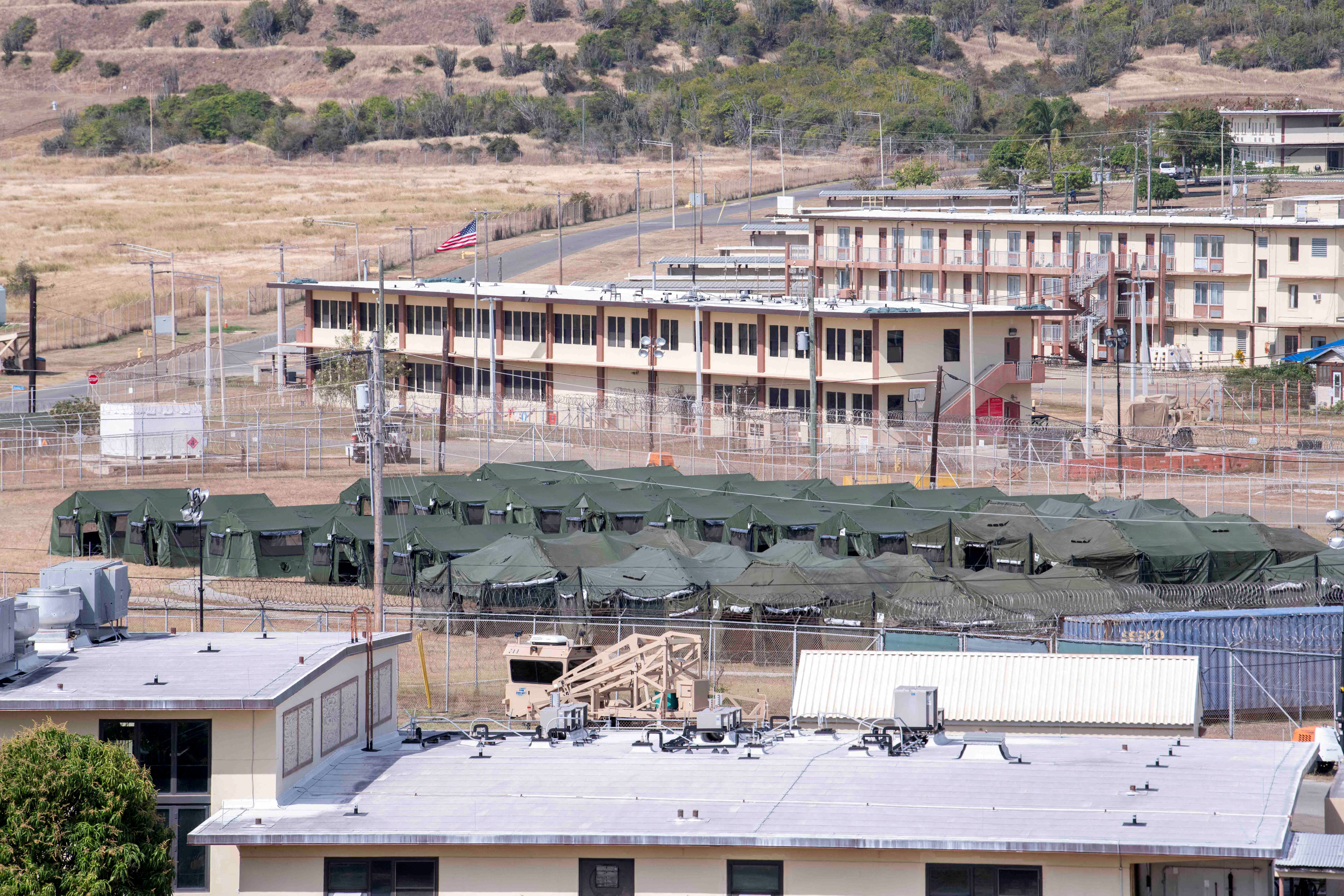 Očekuje se da će Trumpova administracija iskoristiti mornaričku bazu u zaljevu Guantanamo, Kuba, pritvoriti imigrante prije nego što ih je deportirao iz Sjedinjenih Država