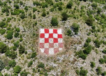 FOTO Na Ciganskom brdu nastavljena obnova hrvatskog grba