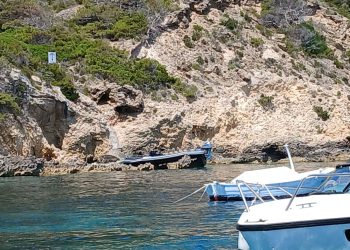 FOTO Pogledajte kako se ova “biserka” nasadila na otok Biševo kod Modre špilje