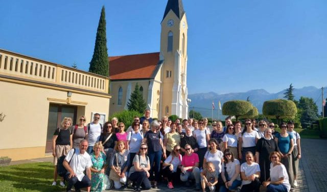 FOTO Prvi put nakon Domovinskog rata hodočasnici iz mostarske katedrale pješačili do Bijelog Polja