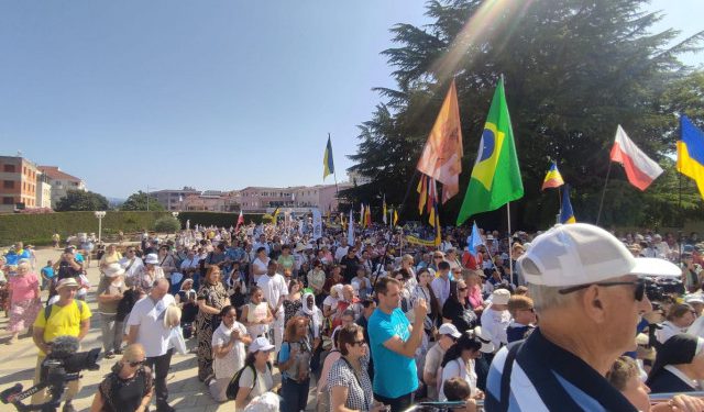 FOTO Tisuće vjernika i ove godine sudjelovalo u ‘Hodnji mira’ do Međugorja