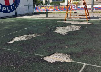 FOTOGALERIJA Igralište na Plokitama izgleda užasno. Pogledajte fotografije