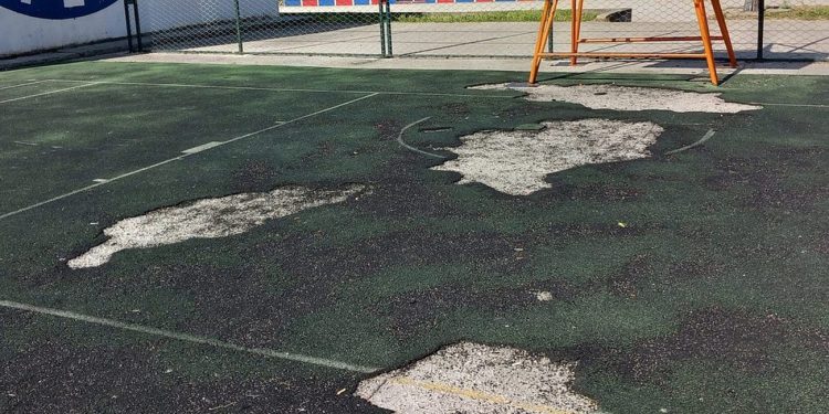 FOTOGALERIJA Igralište na Plokitama izgleda užasno. Pogledajte fotografije