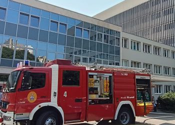FOTOGALERIJA Izbio manji požar u splitskoj bolnici. Vatrogasci brzo reagirali