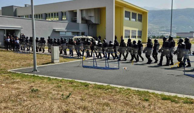 FOTO/VIDEO Pogledajte kako policija simulira navijačke nerede i uhićenja u Mostaru