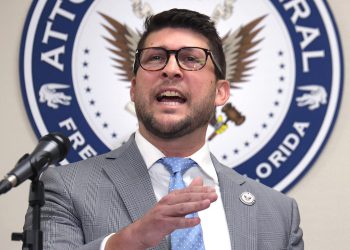 Florida AG pronađena u preziru nad državnim ilegalnim zakonom o imigraciji