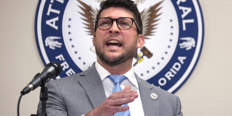 Florida AG pronađena u preziru nad državnim ilegalnim zakonom o imigraciji