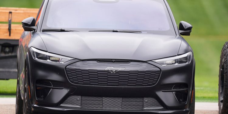 Ford se prisjeća gotovo 200 000 Mustang Mach Es zbog neispravnih zasuna na vratima koji bi mogli zarobiti putnike