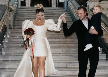 Georgia Kousoulou i Tommy Mallet za drugi put vežu čvor u zapanjujućoj ceremoniji na otvorenom u Majorici, dok kažu ‘ja to radim’ na njezin 34. rođendan – gotovo dvije godine nakon niskog ključevog saveza