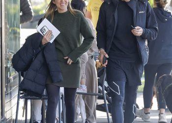 Georgia Love i bivši Lee Elliot ponovno se ujedini na aukciji Hampton House i uživaju u putovanju u njihov lokalni kafić – samo nekoliko mjeseci nakon što se njihov šok razdvojio