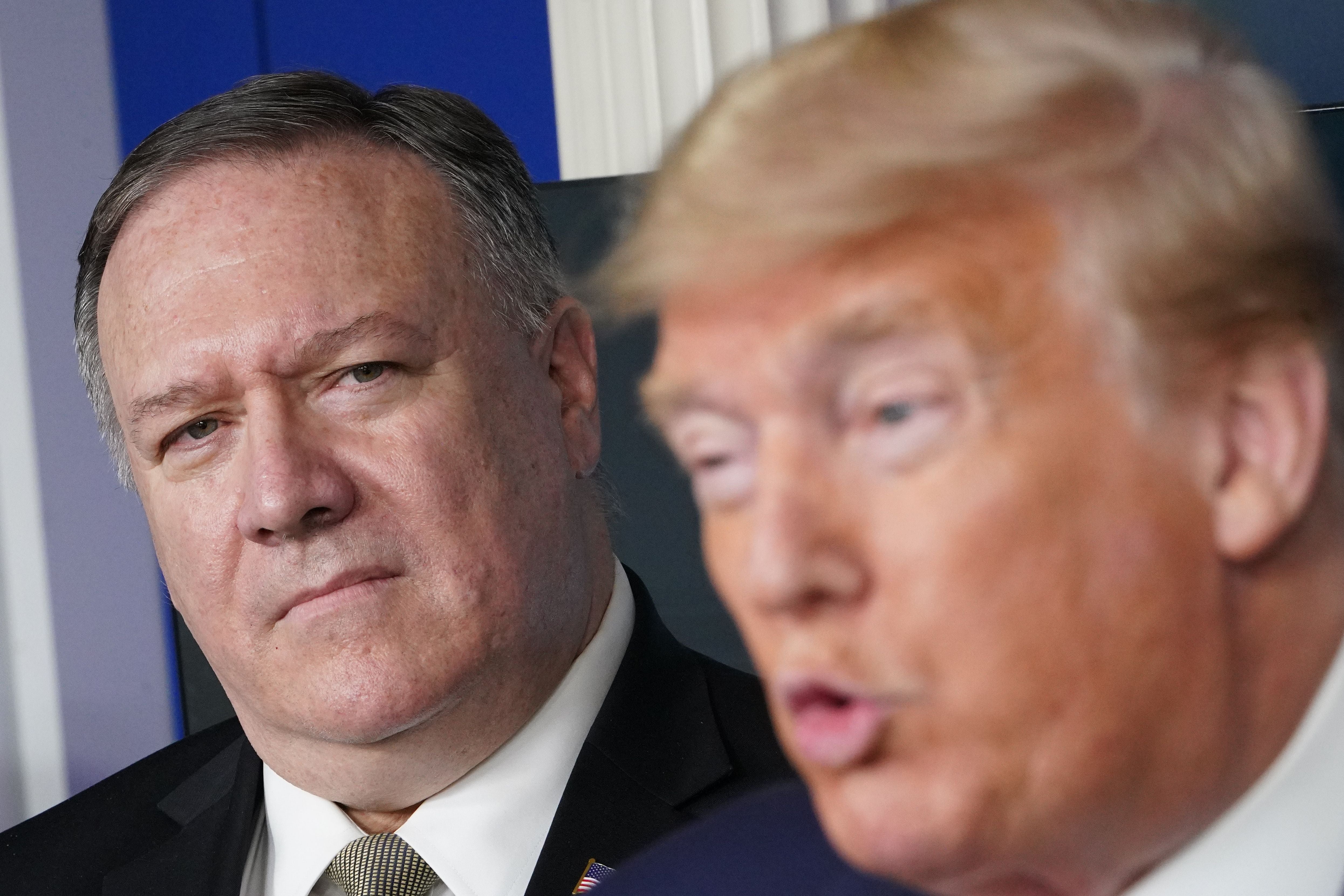 Mike Pompeo, koji je bio 70. državni tajnik od 2018. do 2021. godine, usko je pobjegao iz pokušaja atentata na njegov život dok je boravio u hotelu u Parizu, navodi se u knjizi.