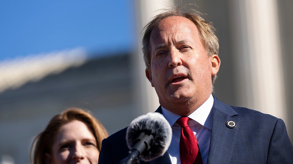 Ken Paxton Closeup pucao iz 2021. godine