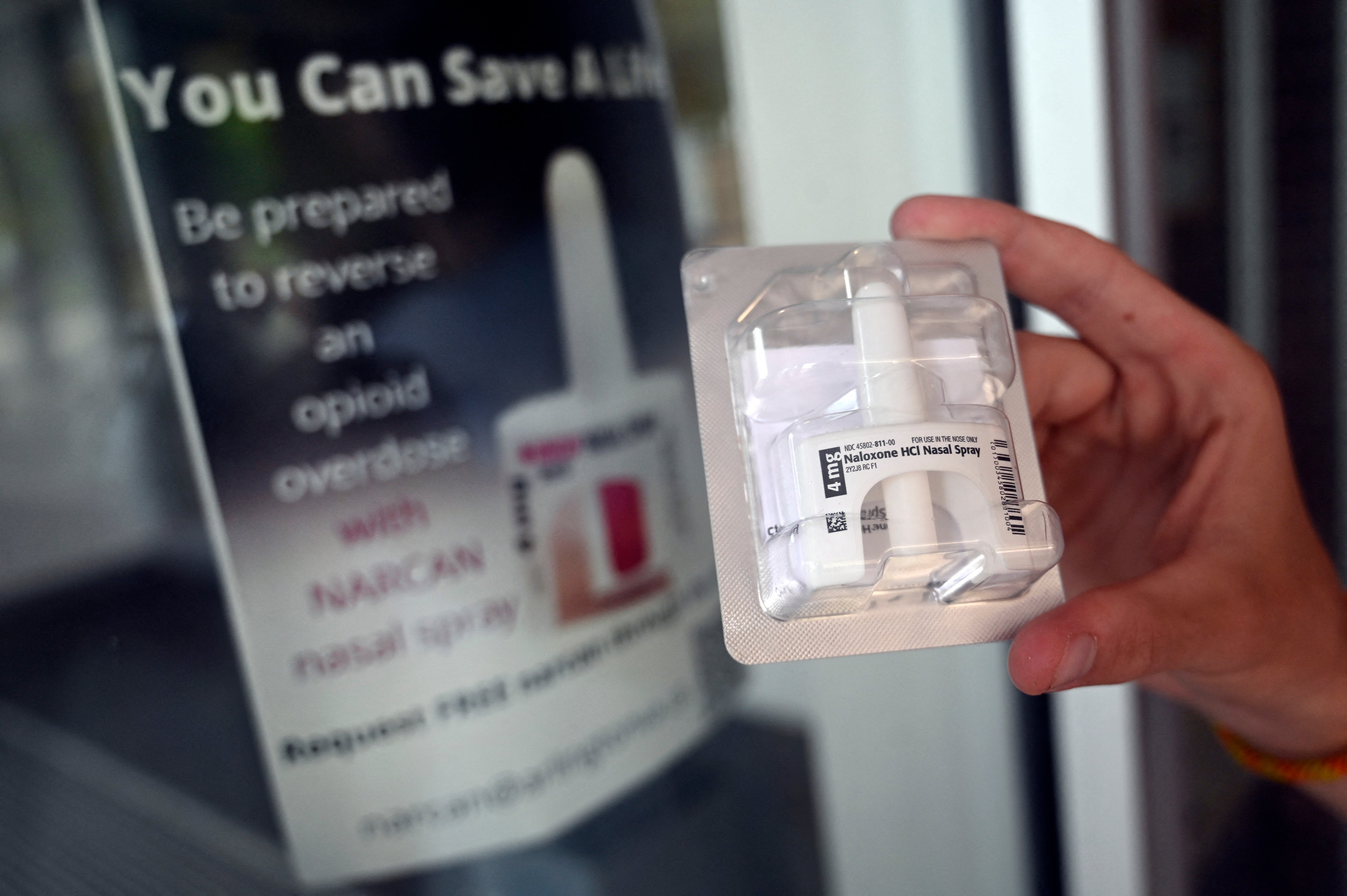 Nalokson (Narcan) je lijek koji je odobrila Uprava za hranu i lijekove (FDA) dizajnirana da brzo preokrene predoziranje opioida