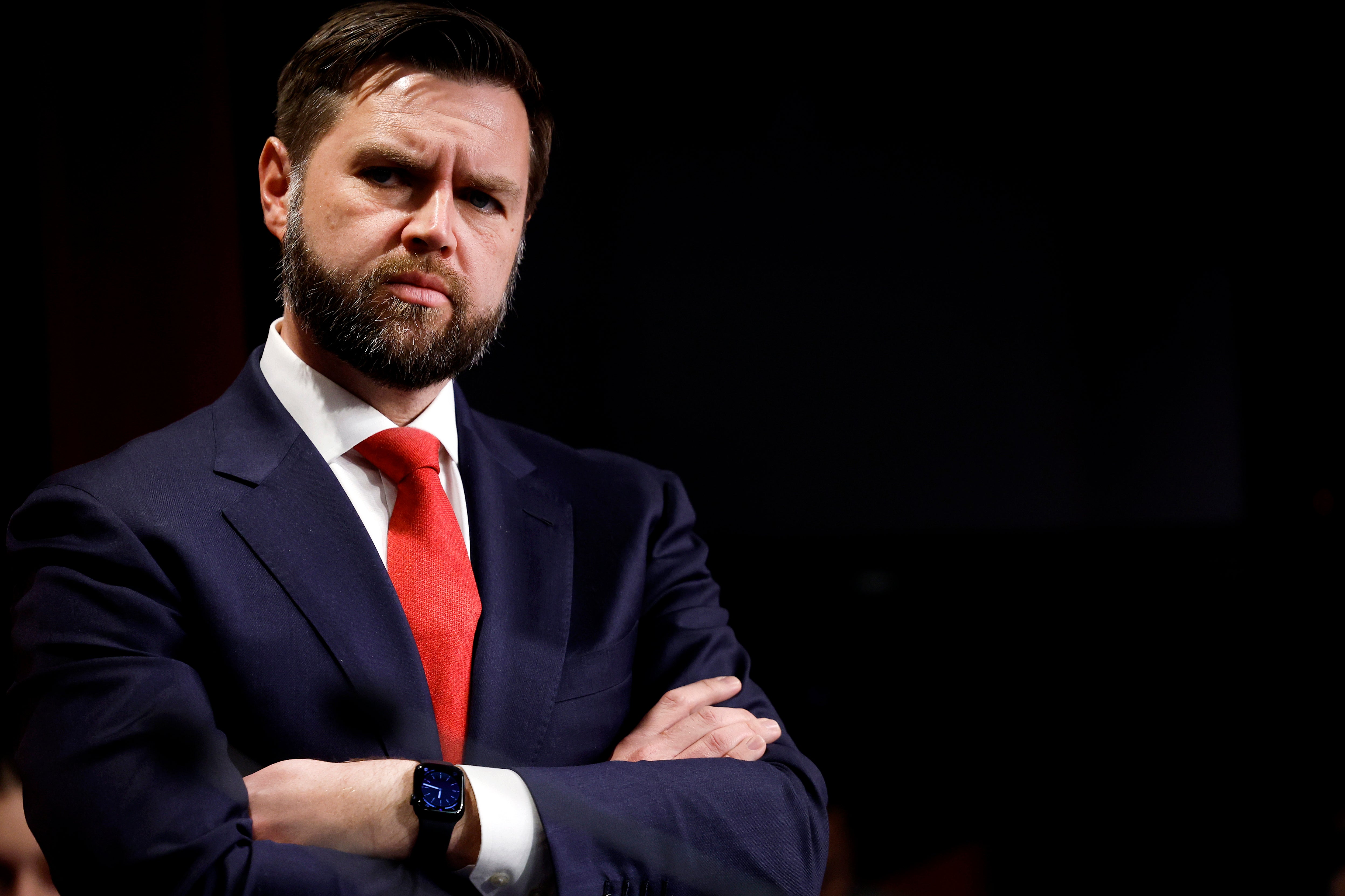 Potpredsjednik JD Vance uputio je prijetnju deportiranjem popularnog korisnika X koji je kritizirao Vanceov izbor odjeće