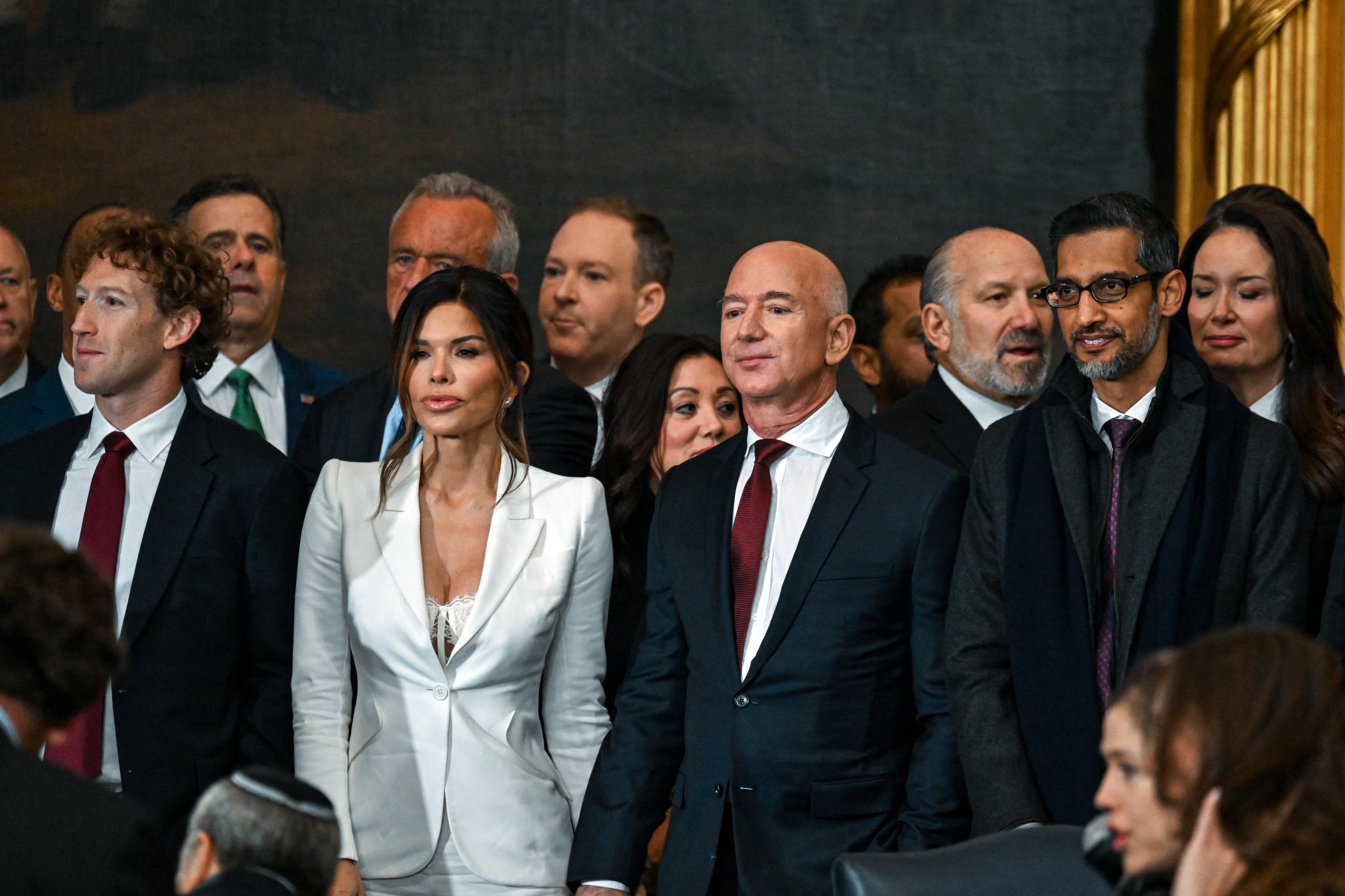 Izvršni direktor Amazona Jeff Bezos na Trumpovoj inauguraciji u siječnju. Poduzo je korake da se ugradi s predsjednikom