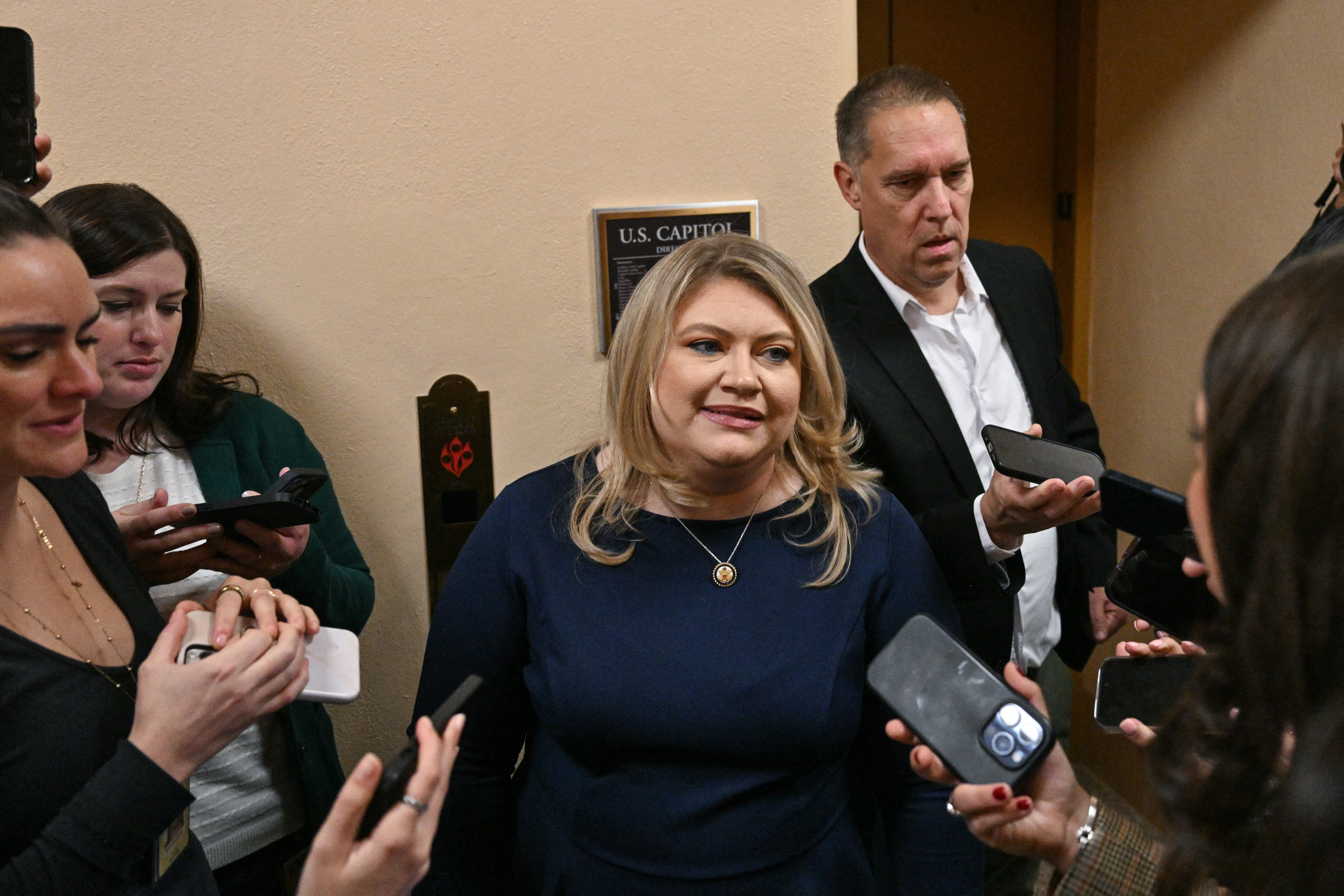 Cammack razgovara s novinarima na brdu Capitol