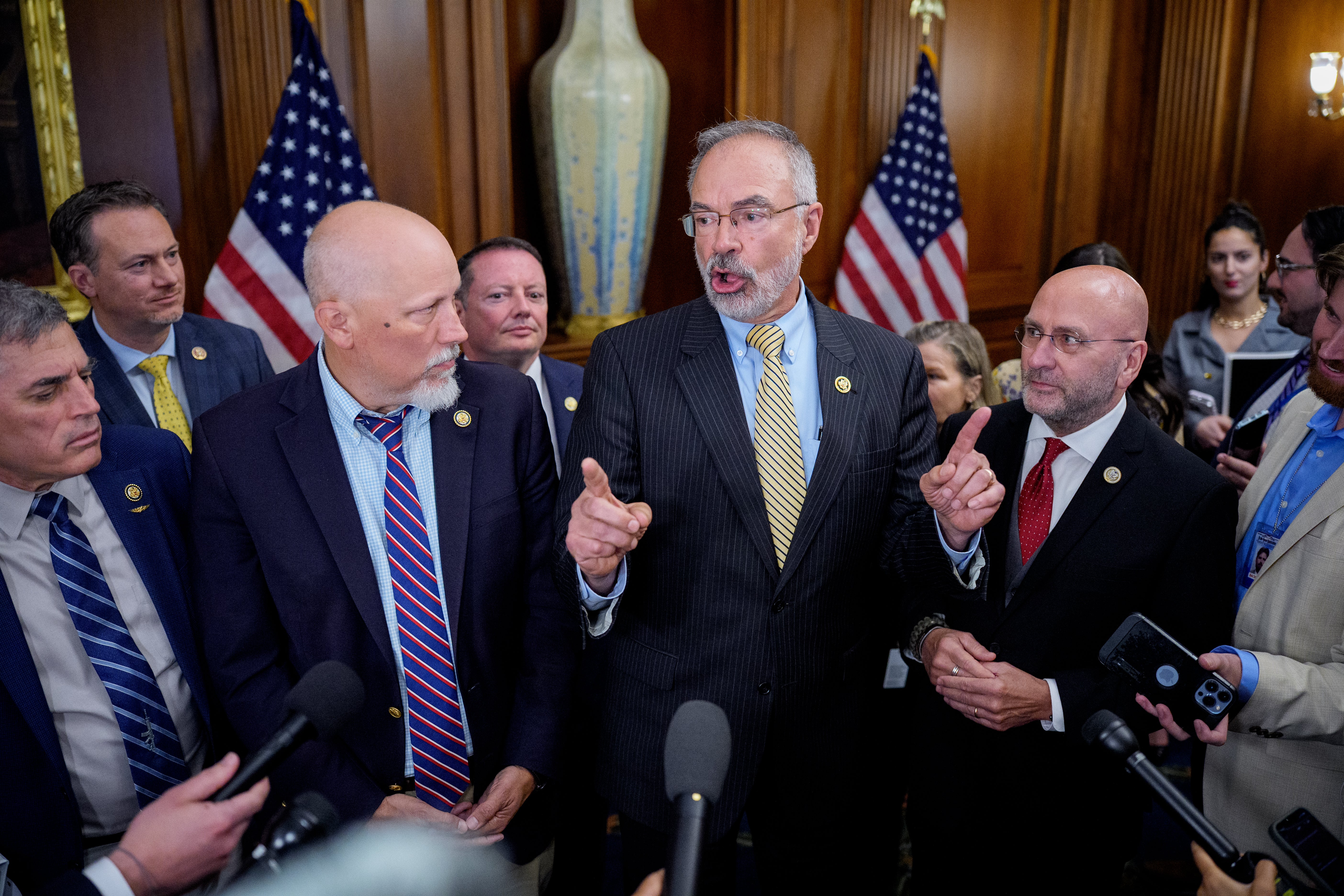 Kuća Freedom Caucus pokušala je izbjeći ulazak između javne svađe Donalda Trumpa i Elona Muska.