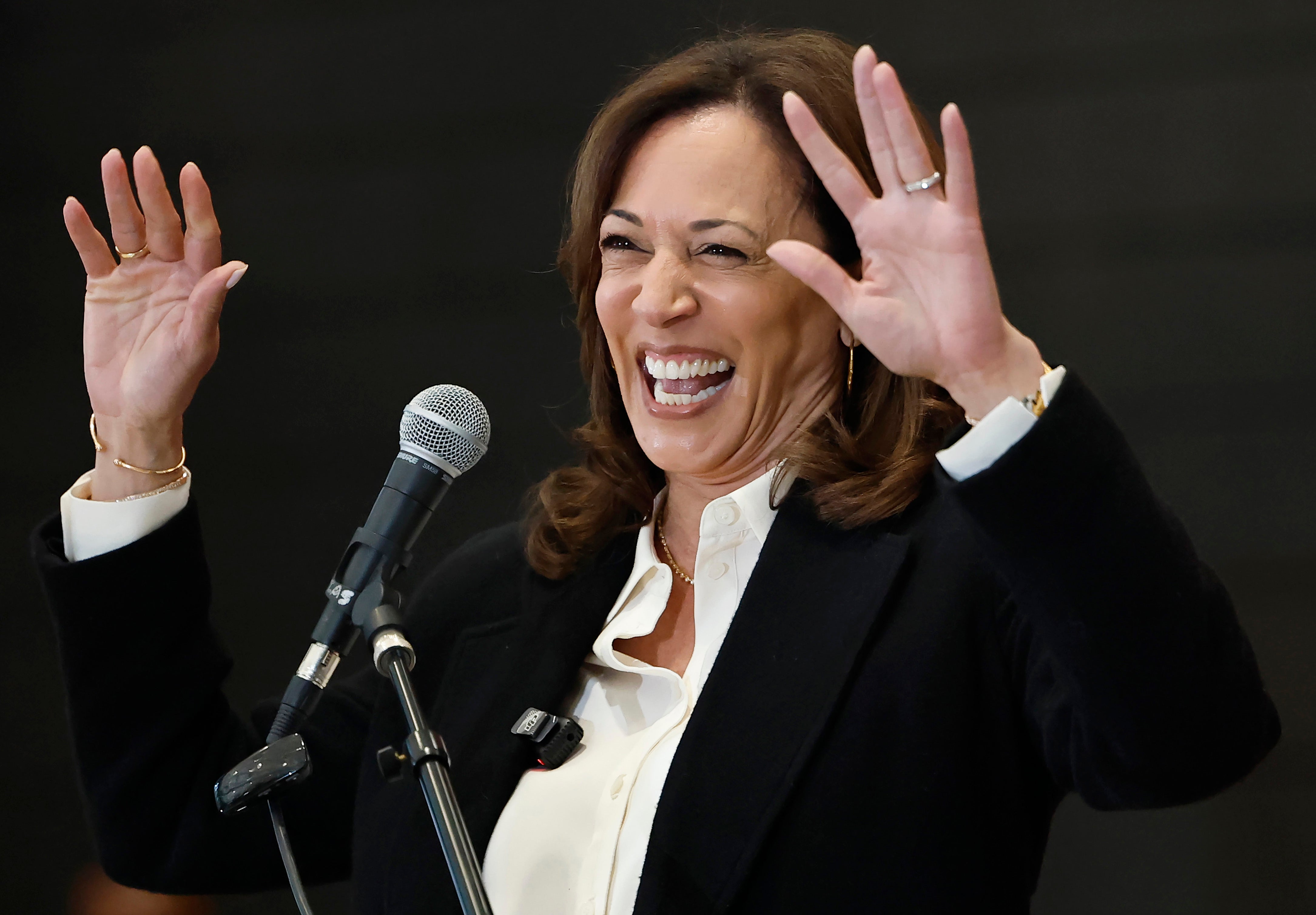 Bivša potpredsjednica Kamala Harris govori na ceremoniji otvaranja turneje State of People 6. lipnja 2025. u Los Angelesu u Kaliforniji