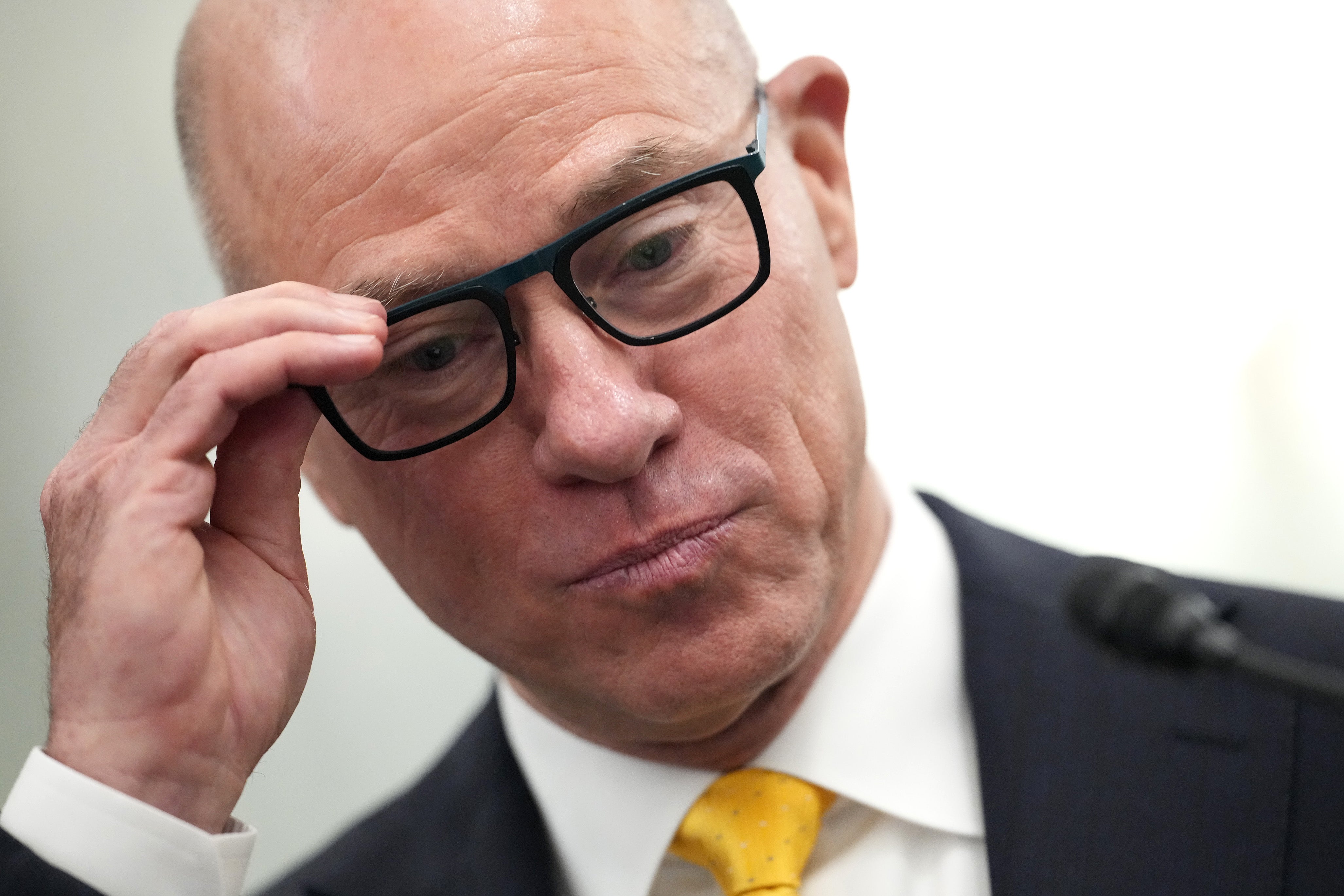 Bryan Bedford prethodno je tvrdio da ima dozvolu komercijalnog pilota, ali ima samo privatnu pilot licencu, prema FAA Records.