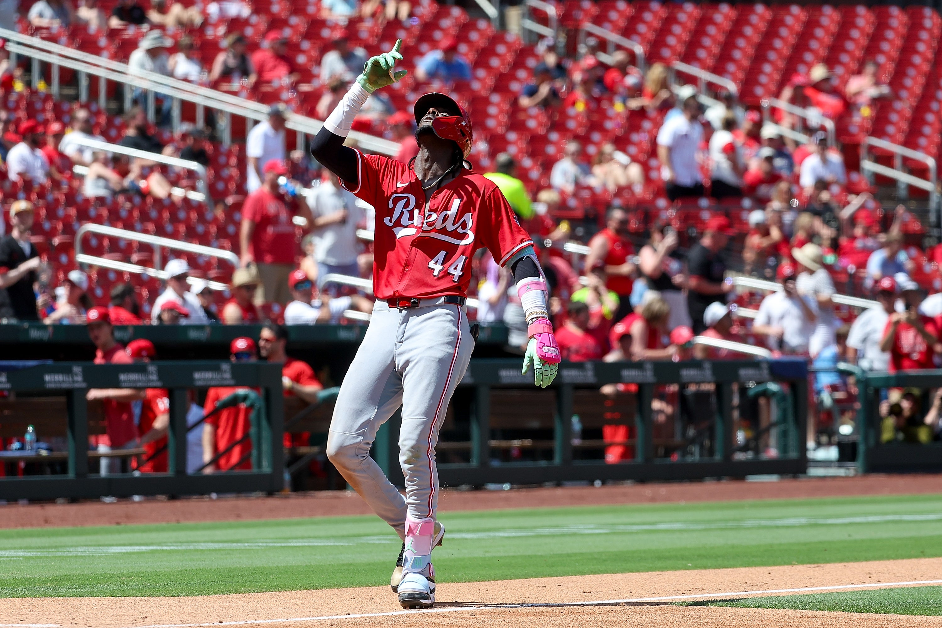 Elly de la Cruz, #44 Cincinnati Reds, vratila se na utakmicu u subotu nakon što se razboljela zbog vrućine