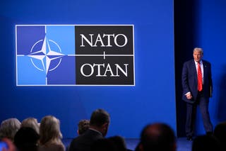 Američki predsjednik Donald Trump sudjeluje na konferenciji za novinare tijekom samita organizacije Sjevernoatlantskog ugovora u Haagu