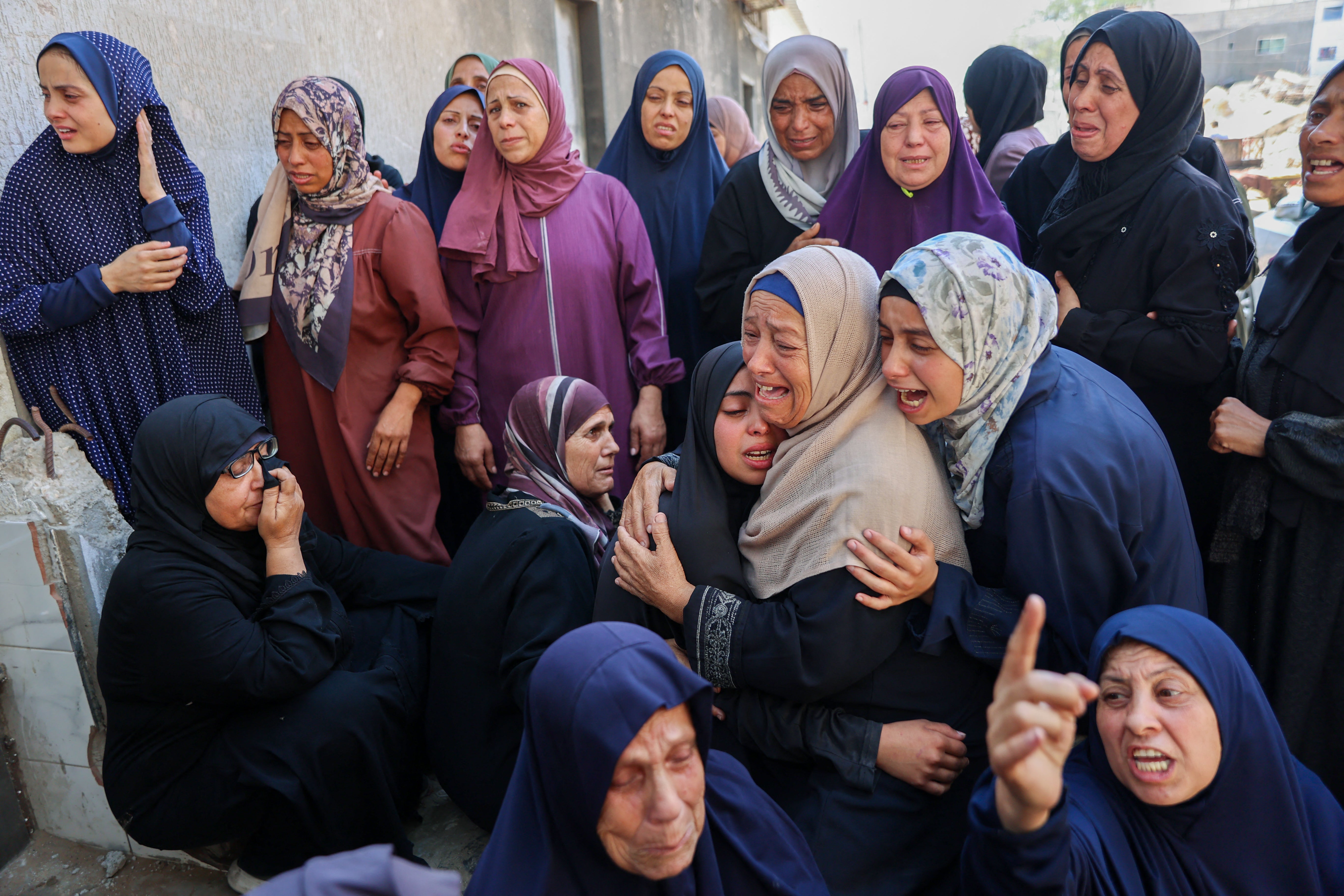 Palestinci tuguju zbog tijela voljenih ubijenih tijekom noćenja izraelskih štrajkova