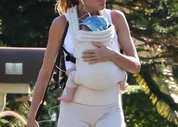 Gisele Bundchen čini potencijalno vrlo opasan potez kad vodi dječaka u šetnju Floridom