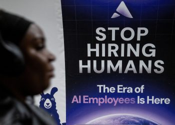 Glavni igrači kritični prema vlastitoj industriji: AI reže početničke pozicije, mladi gube prilike