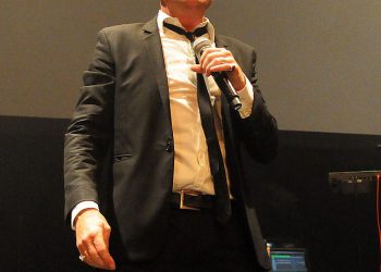 Glazbena zvijezda 90 -ih umire nakon bitke s cirozom