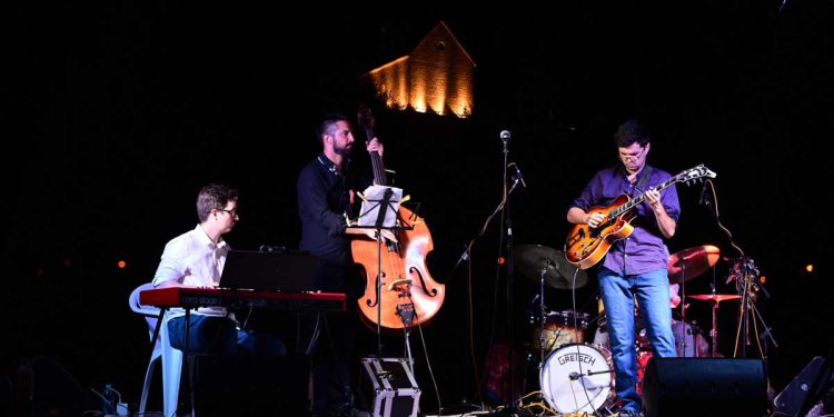 Glazbene večeri pod Kamičkom uz Swingatan