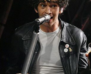 Gorki bivši Ex Matt Healy Taylor Swift povuče se pop zvijezde tijekom seta Glastonbury