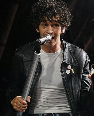 Gorki bivši Ex Matt Healy Taylor Swift povuče se pop zvijezde tijekom seta Glastonbury